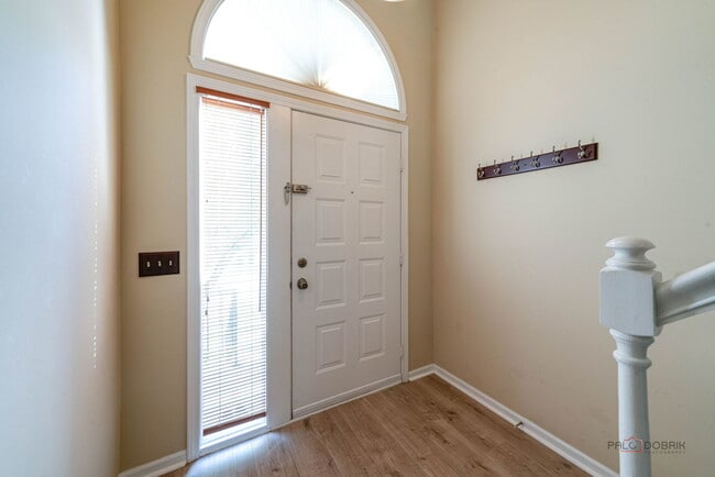 Building Photo - 305 Satinwood Terrace