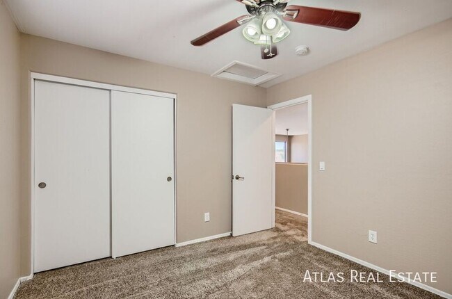 Building Photo - 3201 W Yellow Peak Dr