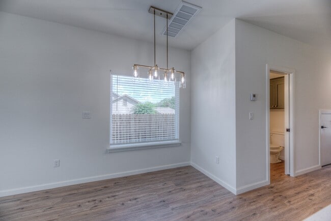 Building Photo - 2819 E 81st Pl