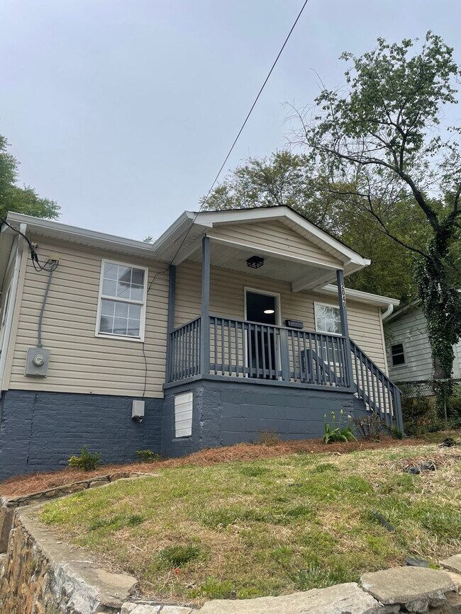 Building Photo - 2040 Thurmond St
