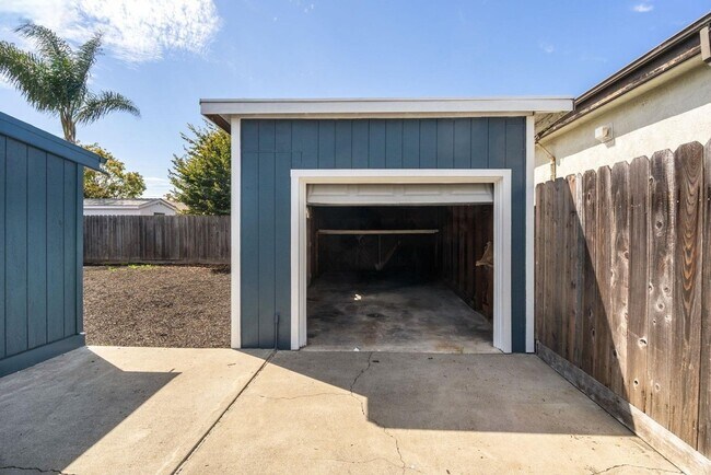 Building Photo - Light-Filled San Leandro Gem w/ Dual Garages & Expansive Yard