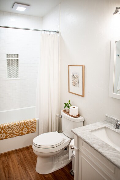 Building Photo - 1111 W 12th Ave