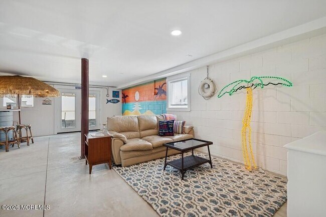 Building Photo - 124 2nd Ave