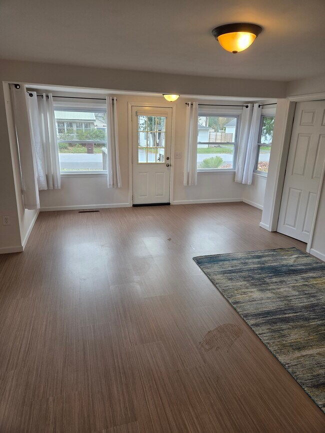 Building Photo - 176 W North St