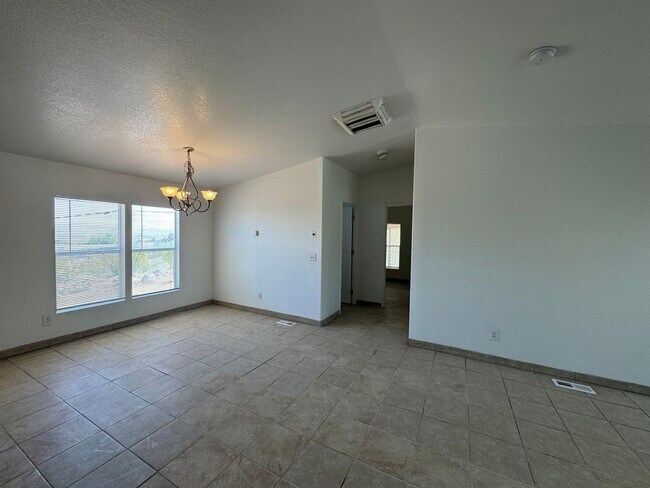 Building Photo - Manufactured Home in Lucerne Valley
