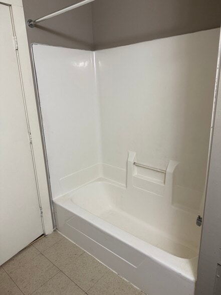 Building Photo - 120 N Meridian St