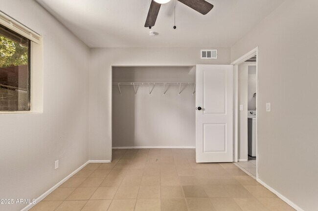 Building Photo - 514 S Bellview