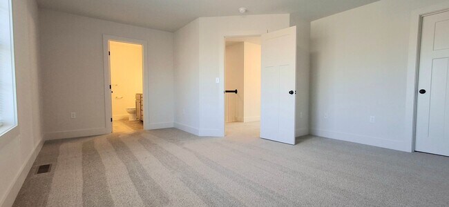 Building Photo - 3 Bedroom 2.5 Bathroom Available in Elizabethtown!