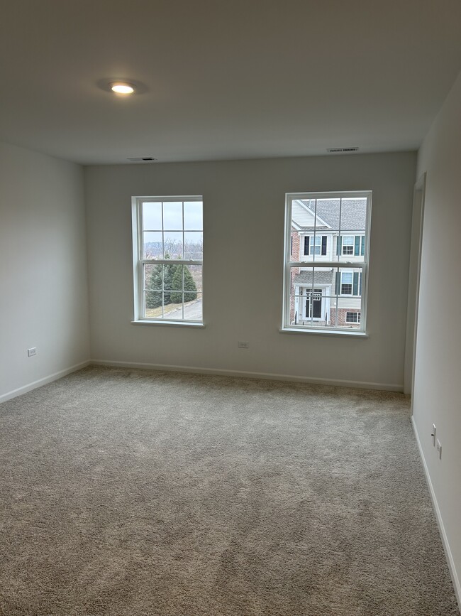 Master bedroom - 608 Neubauer Cir