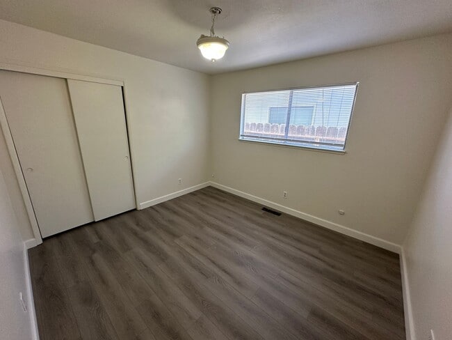 Building Photo - 1321 Palomar Way
