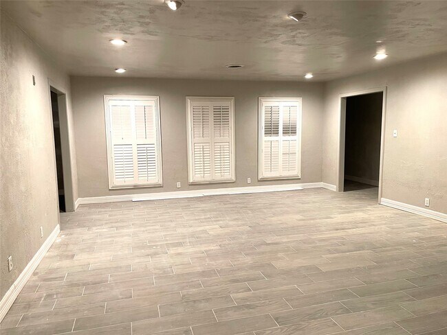 Building Photo - 5131 Indigo St