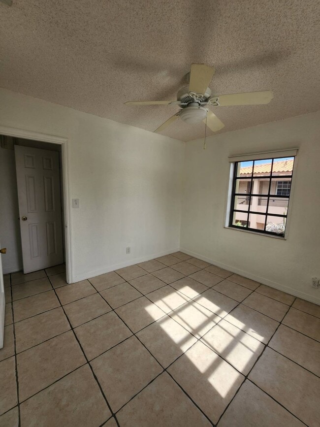 Building Photo - 120 NW 43rd Pl