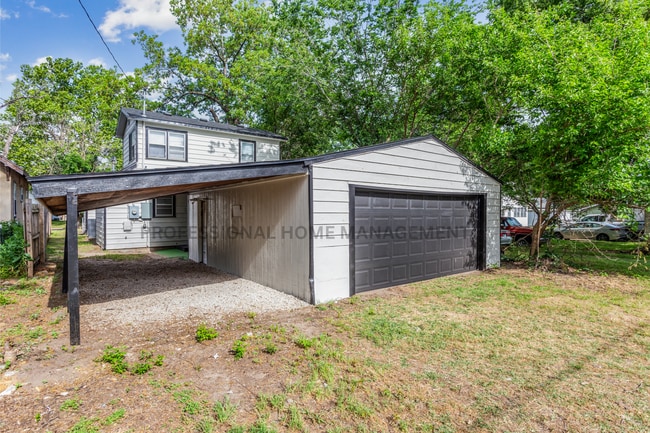 Building Photo - Beautifully updated 3 bedroom 1 1/2 bath h...