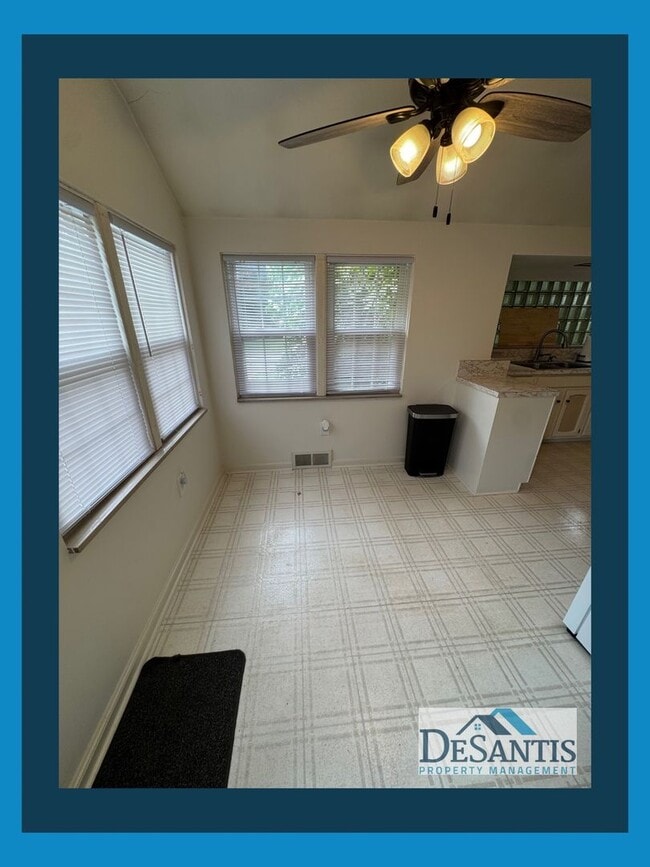 Building Photo - Charming 2-Bedroom Home with Private Backy...