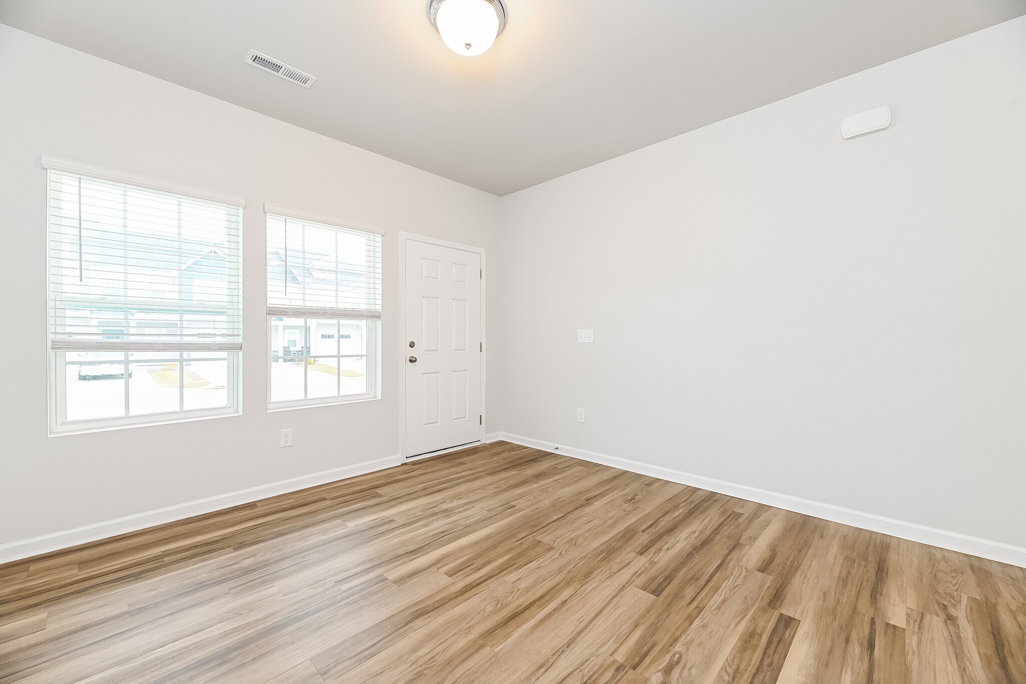 Building Photo - 2808 Summer Townes Wy