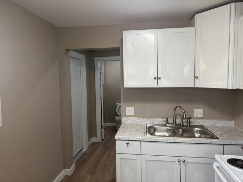 Building Photo - 1617 Lawton Ave