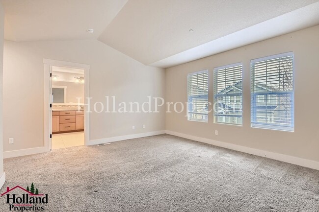 Building Photo - Gorgeous 4-Bedroom Home Near Nike & Intel ...