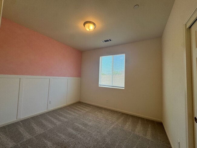 Building Photo - 13333 Peach St
