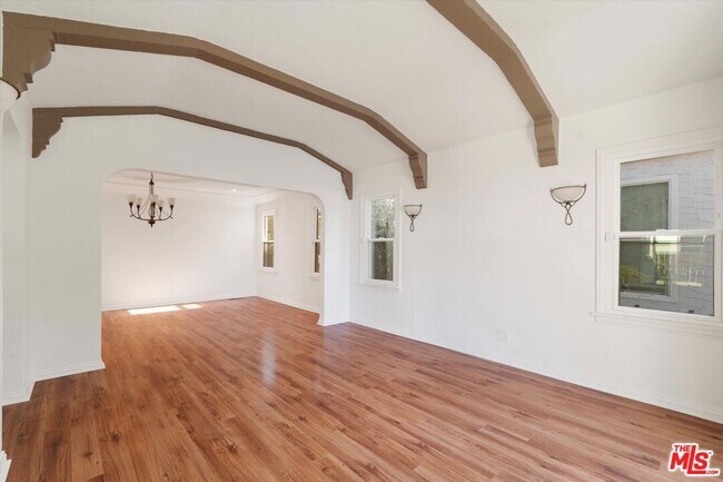 Building Photo - 3154 W 74th St