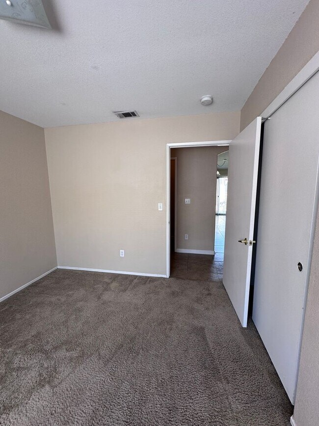 Building Photo - 4404 Pebble Creek Dr