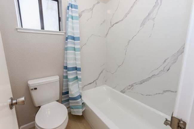 Building Photo - Sunny Potrero Hill 3BR / 1BA Townhome | Private Yard | YouTube Tour