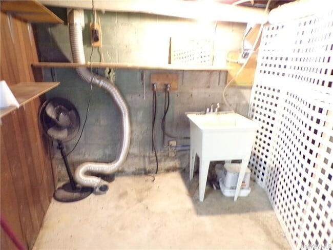 Building Photo - 2 Mertes Ln