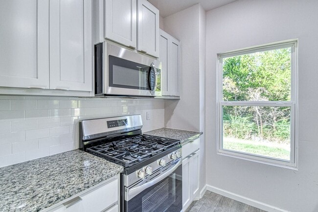 Building Photo - Brand New Construction! Lawn care included!