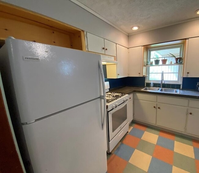 Building Photo - 306 Woodlawn Dr