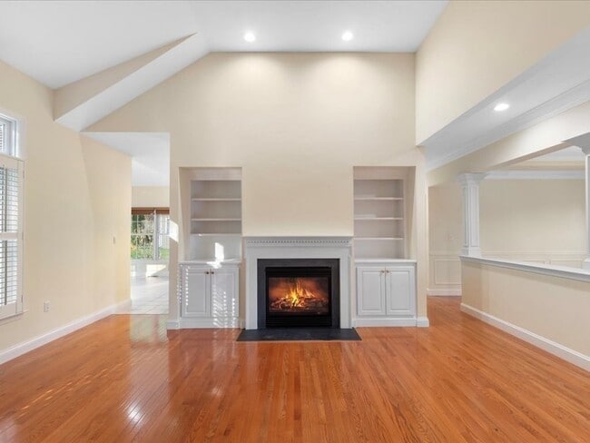 Building Photo - 32 Silver Brook Ln