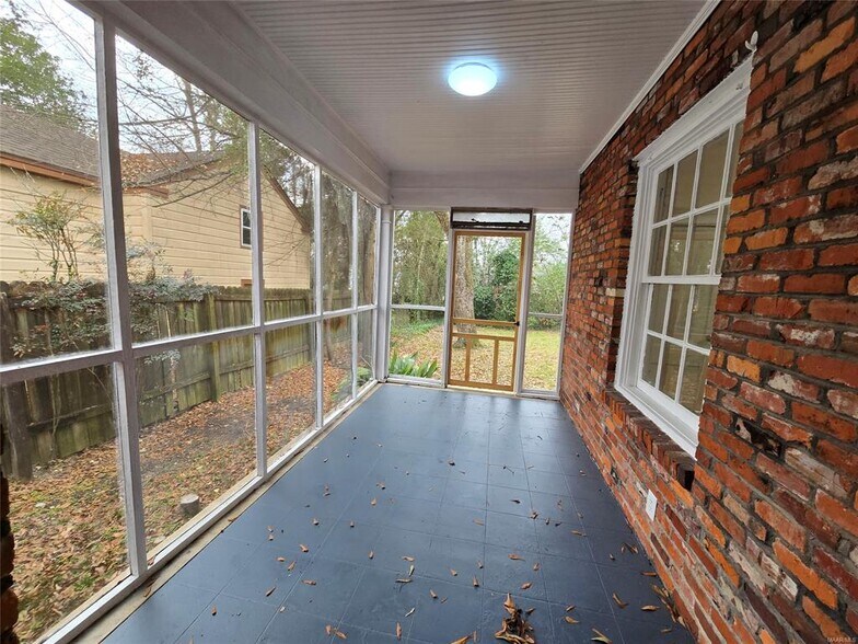 Building Photo - 1938 Gorgas St