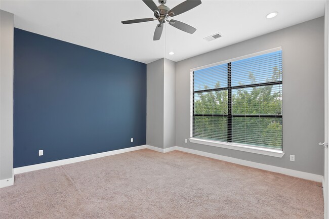 Building Photo - 1810 Thompson St