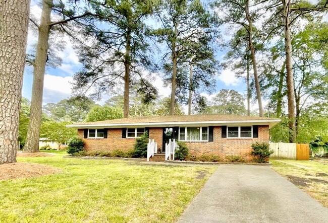 Building Photo - Ready 07-13-26! 4/2 Ranch Home On Corner Lot! Pet-Friendly & All Appliances Convey!