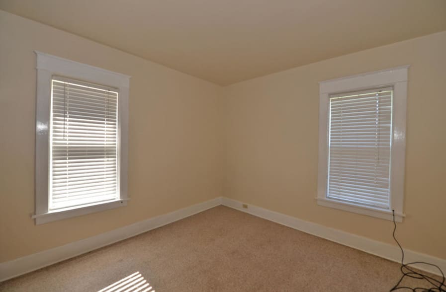 Large Bedroom pic 2 - 1106 David St