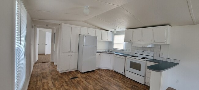 Building Photo - Ready to Move in