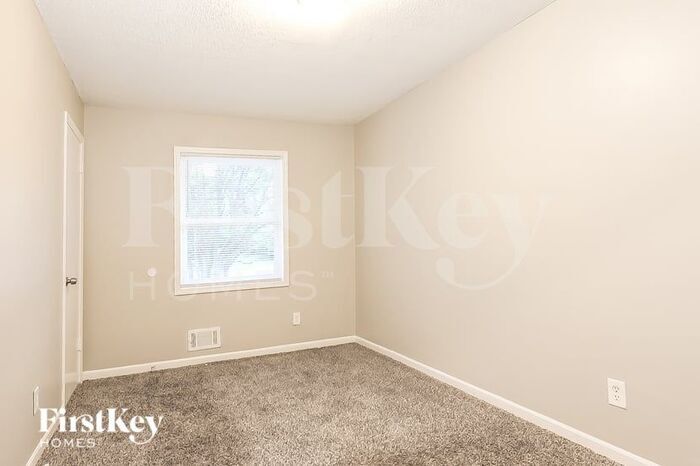 Building Photo - 641 Cherry Ln