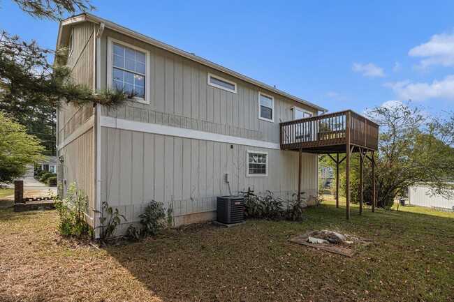 Building Photo - 4 Bedroom 2 Bath House