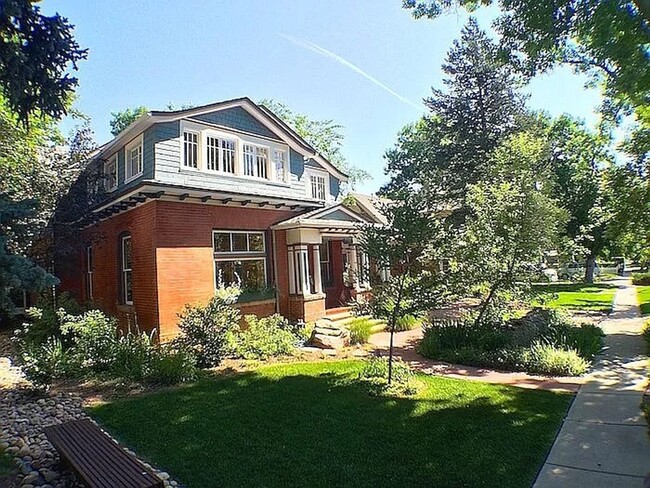 Building Photo - Beautiful House