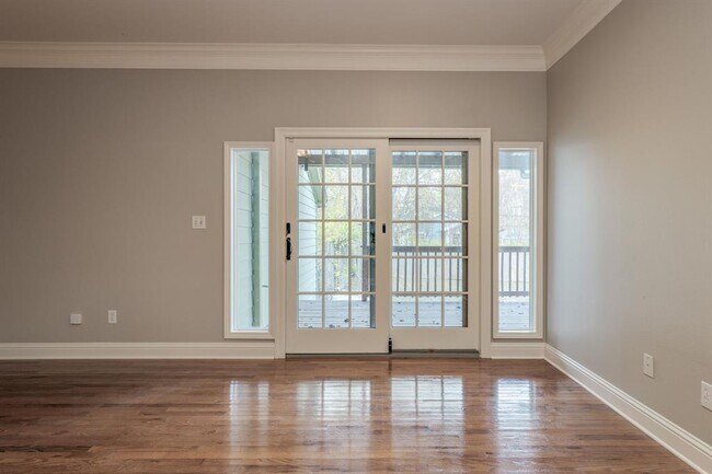 Building Photo - 1300 Crestwood Rd