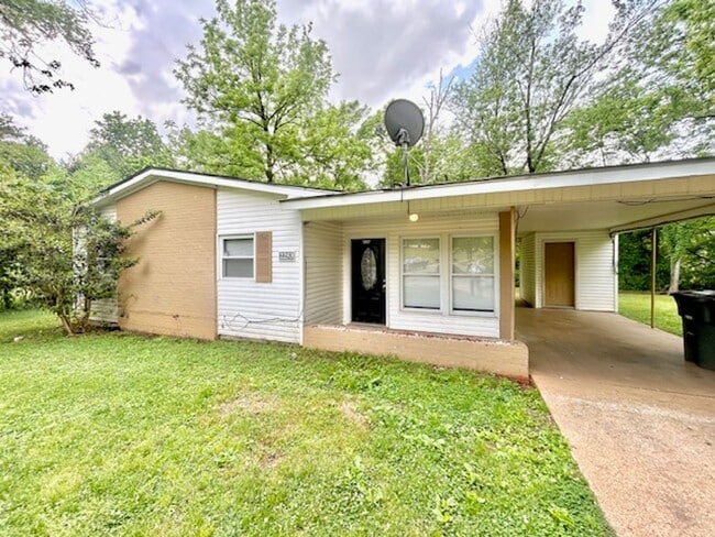 Building Photo - Newly Renovated 3 Bedroom Home!