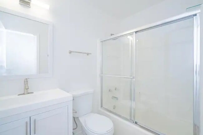 Building Photo - Stunning 3 Bedroom Home in Fort Walton Beach!