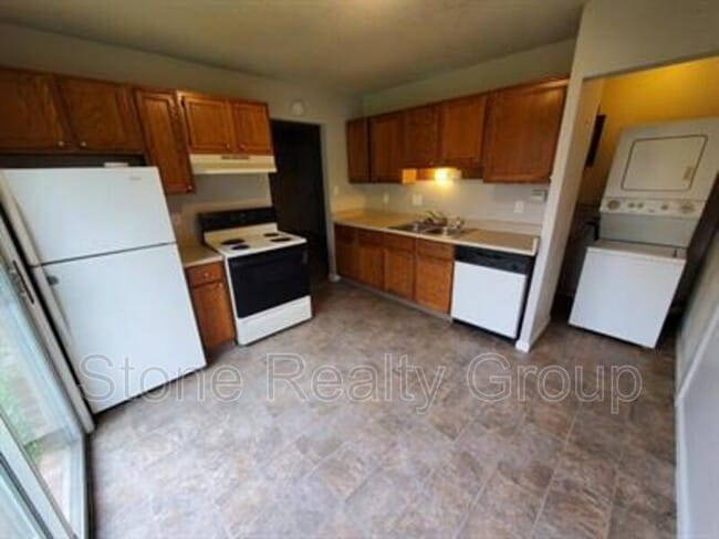 Building Photo - 2462 E Clayton Dr