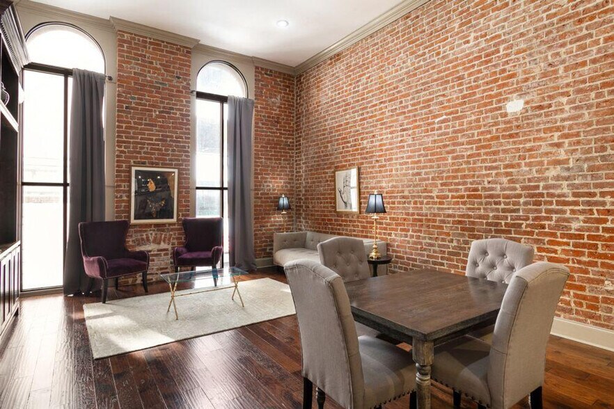 Building Photo - 30 Baronne St