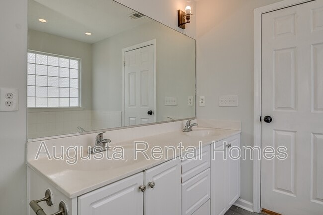Building Photo - 409 Urial Dr