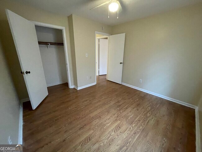 Building Photo - 2596 Woodland Dr NW