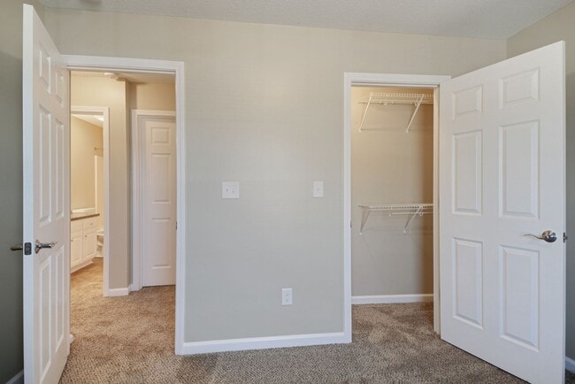 Building Photo - All one level, all electric Duplex in Oak ...