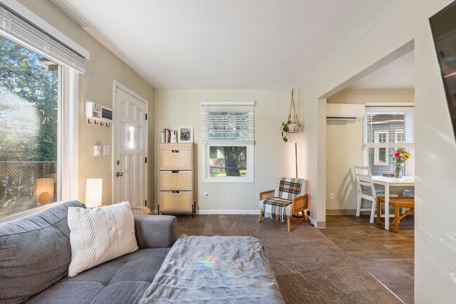 Building Photo - 2Bed/2Bth in Vancouver