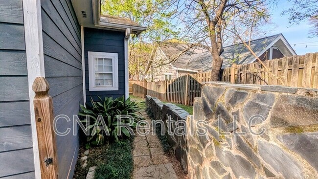 Building Photo - 1411 May Ave SE