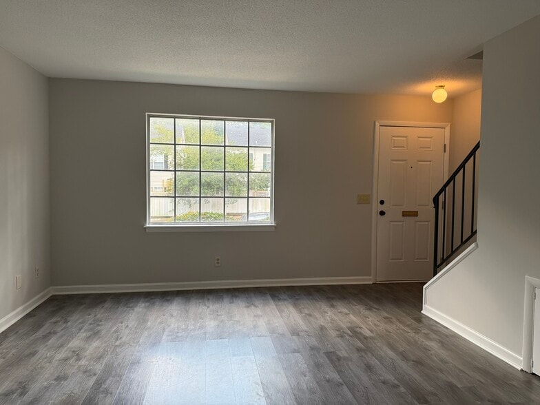 Living Room - 1613 Ashford Ln