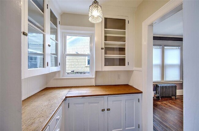 Building Photo - 118 Everett Ave