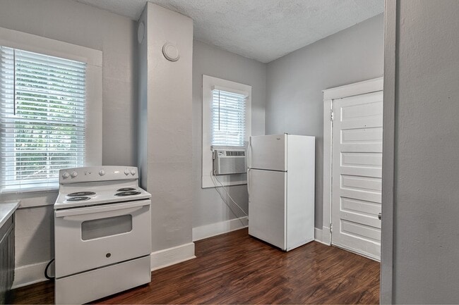 Building Photo - 8 Kenneth St